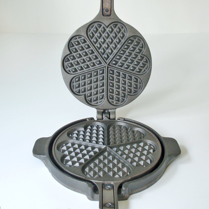 Vintage Jøtul Cast Iron No. 6 Norwegian Waffle by RattyAndCatty