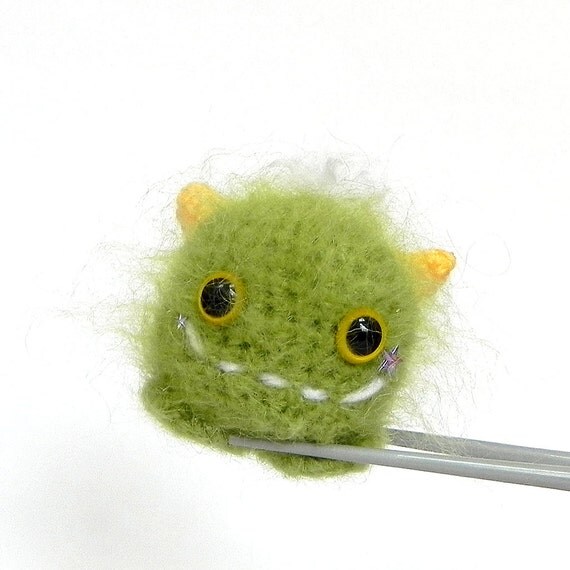 Amigurumi green furry monster MochiQtie crochet by MochiQtie