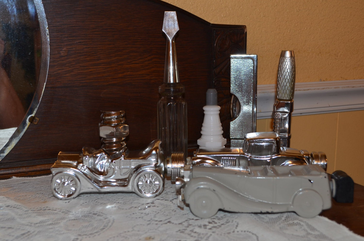 Vintage Avon Collectibles, Avon Bottles, 8 Piece Lot, Cars and tools