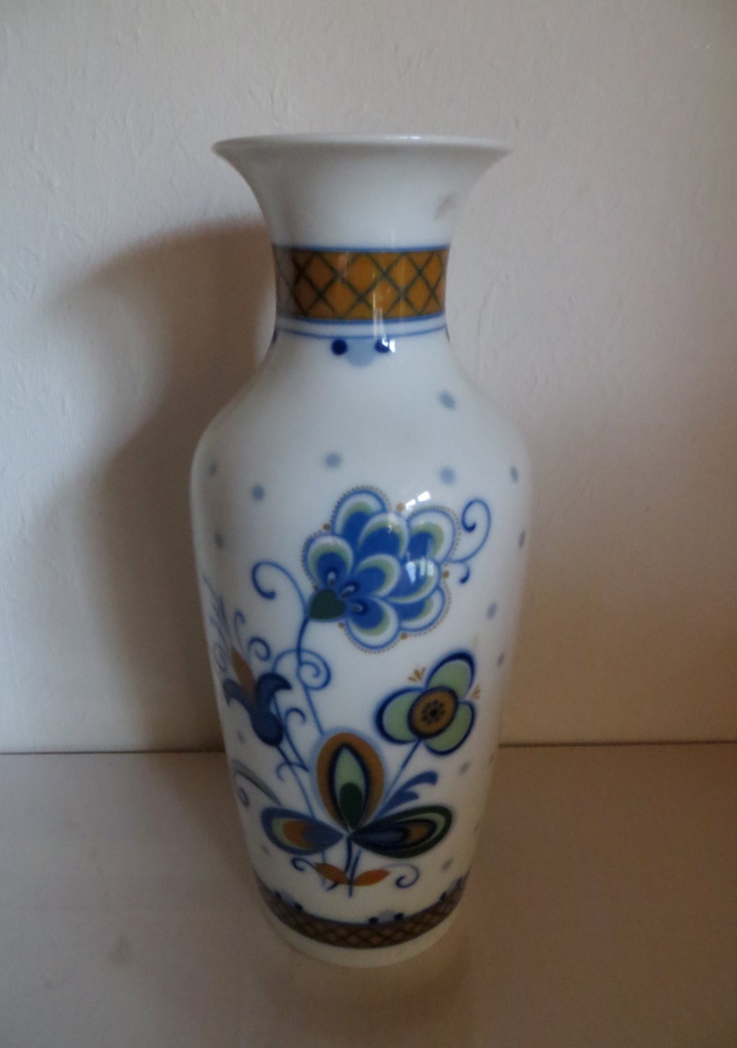 Alfred Kaiser West Germany porcelain vase white/bleu by kunstmus