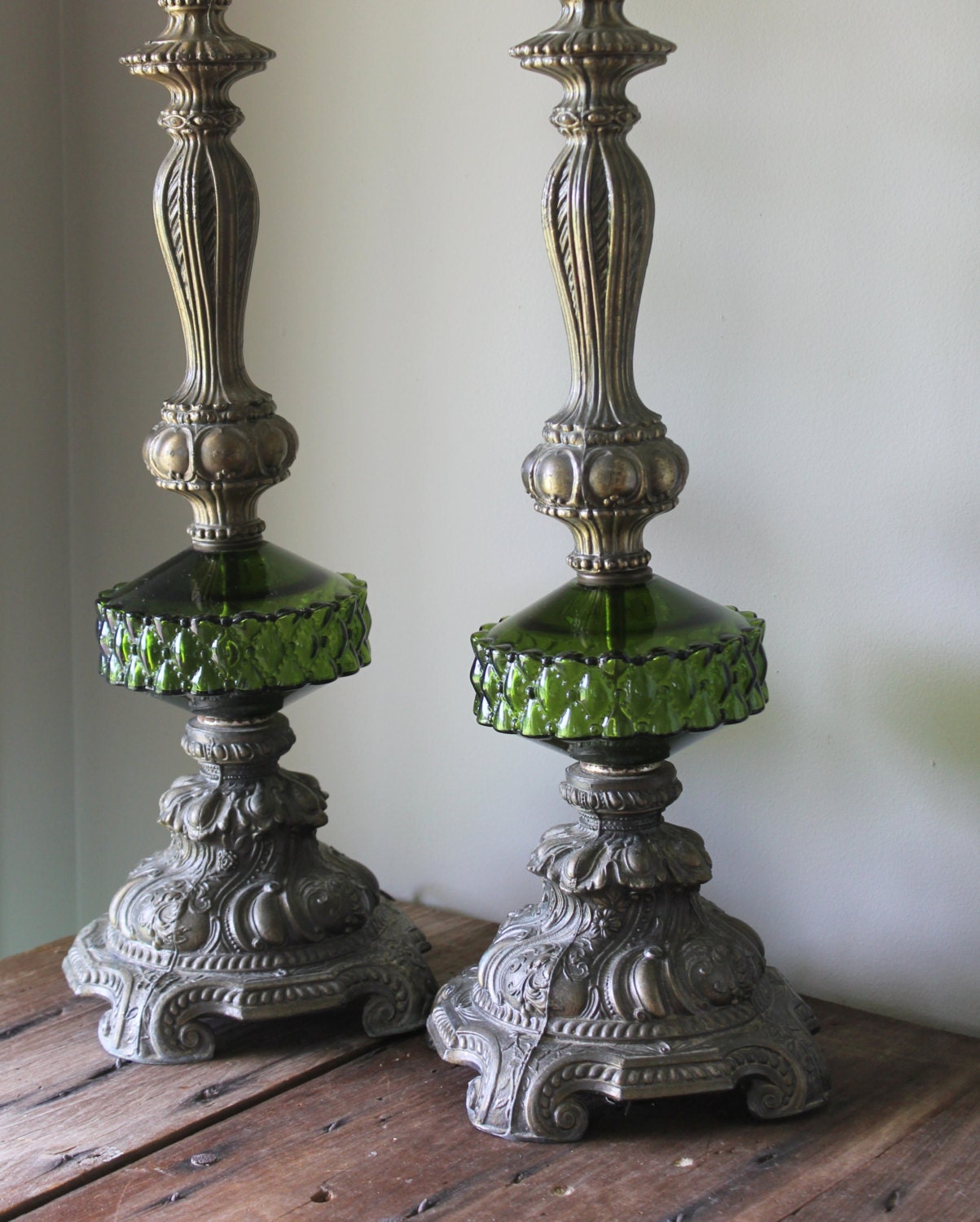Vintage Table Lamps Lighting Green Glass Brass Pair Boho Ornate Metal Hollywood Regency Boudoir Bedside Decorative