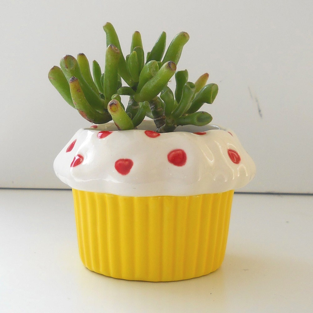 Sweet Heart Cupcake Planter in Lemon