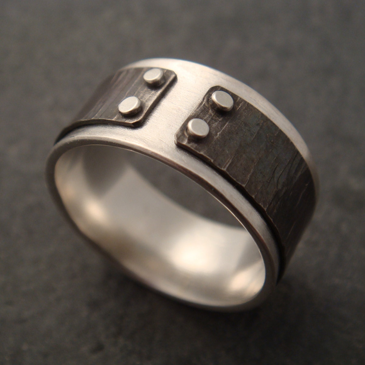 Mind The Gap Ring with Hammered Lines