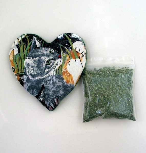 Catnip Heart Toy with Catnip Refillable   Gray Cat
