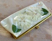 Garden Party 1950's 60's Vintage White Vinyl Handbag Clutch with Gold Frame // White Plastic Flowers