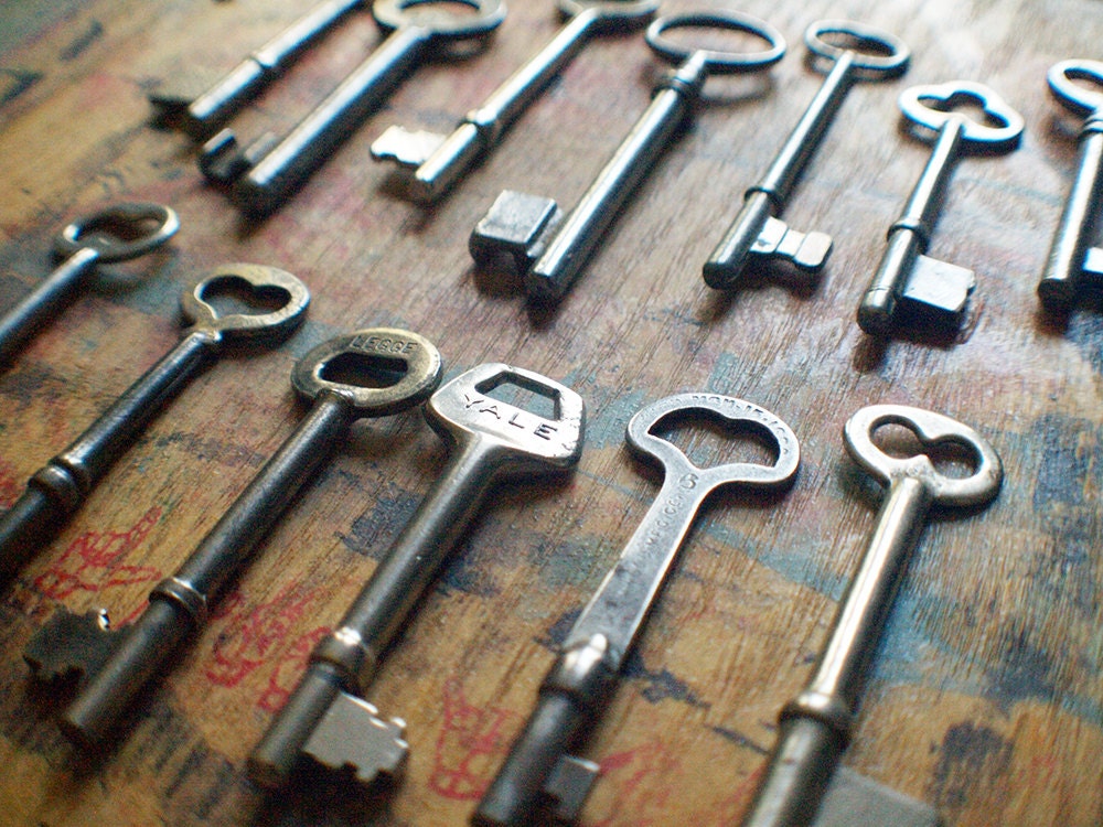 Antique Skeleton Key Lot - A Baker's Dozen - Instant Collection - Heart and Shamrock Keys -