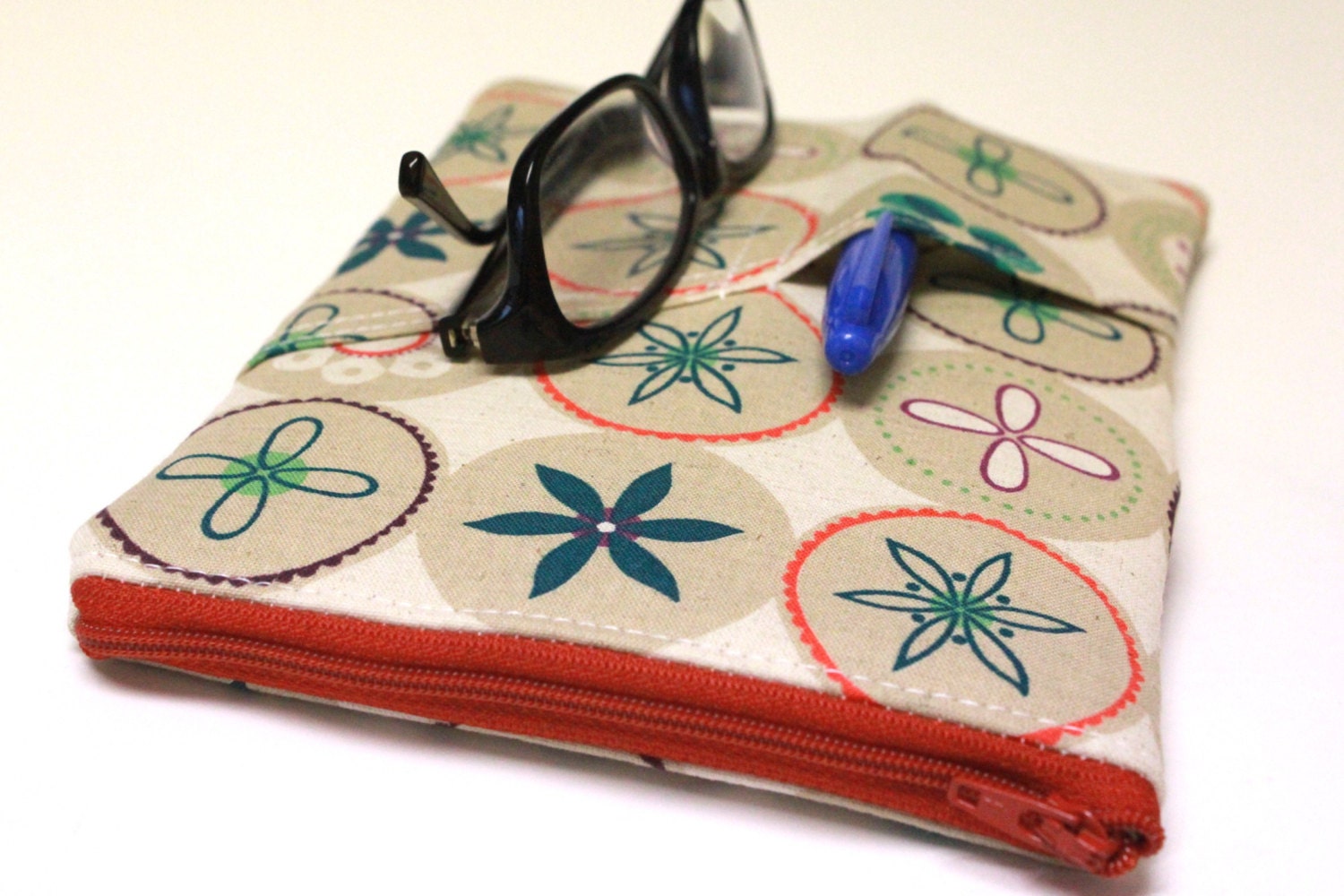 Cool eReader Kindle Nook Case Women's Fire Paperwhite HD Cover - Circled Flowers