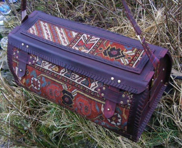 Travelling carpet bag antique shiraz rug