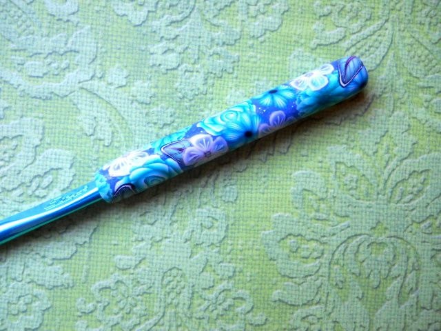 Crochet Hook, Floral Covered Handle, Turquoise and Blue, Boye, Size J