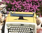 VINTAGE mustard yellow ROYAL manual TYPEWRITER with case