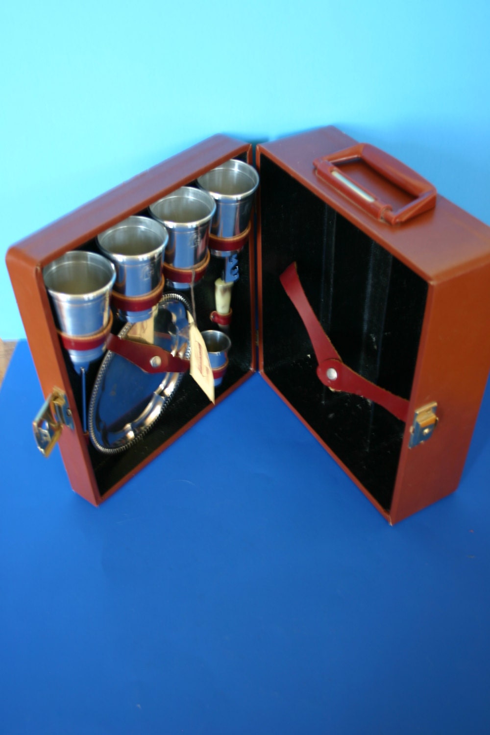 VINTAGE Portable Pub by LONDONAIRE