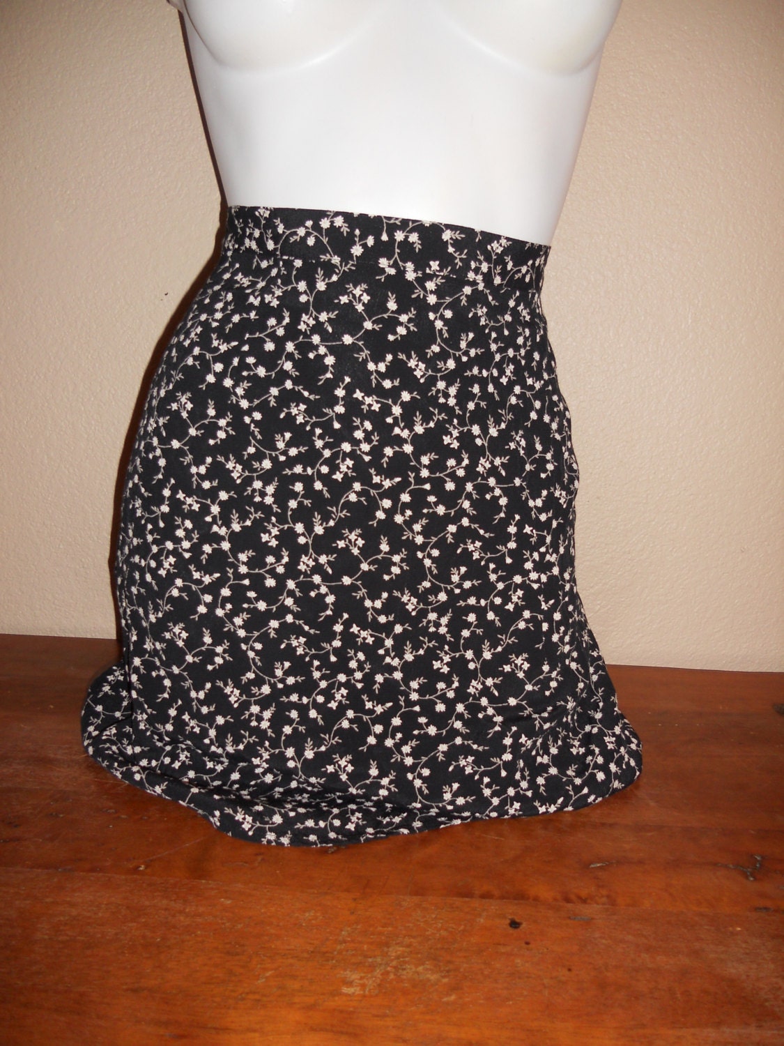 Vintage 90's floral short SKIRT   grunge boho bohemian hippie hippy    black white