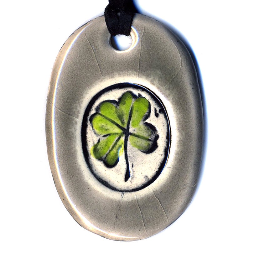 Clover Ceramic Necklace in Gray