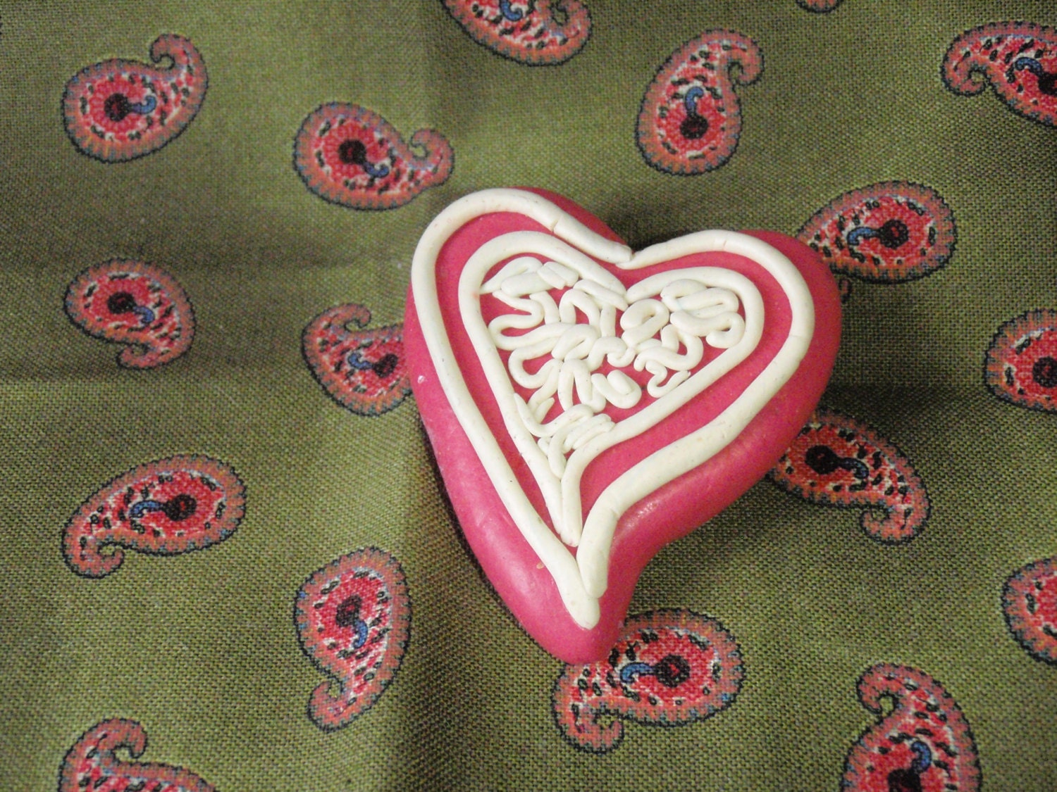 Rose red sweetheart brooch
