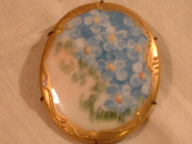 Huge Hand Painted VICTORIAN Brooch/Pin-Gold Gilt edges-C clasp-Blue forget me nots