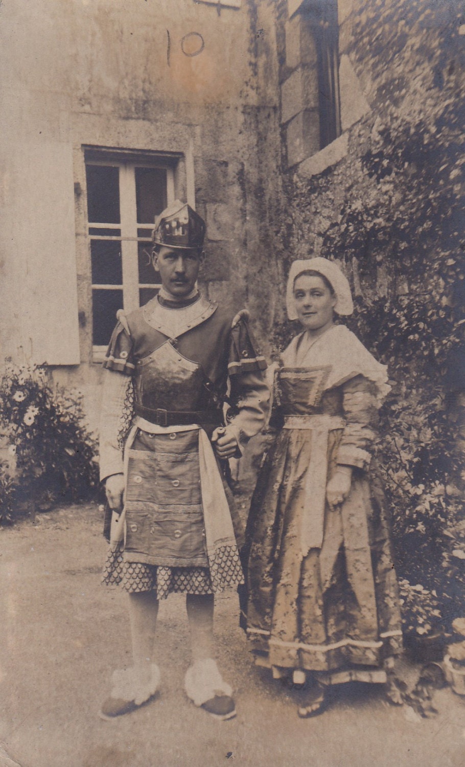 Vintage 1920/ 1930 French postcard couple/ costumes /carnival