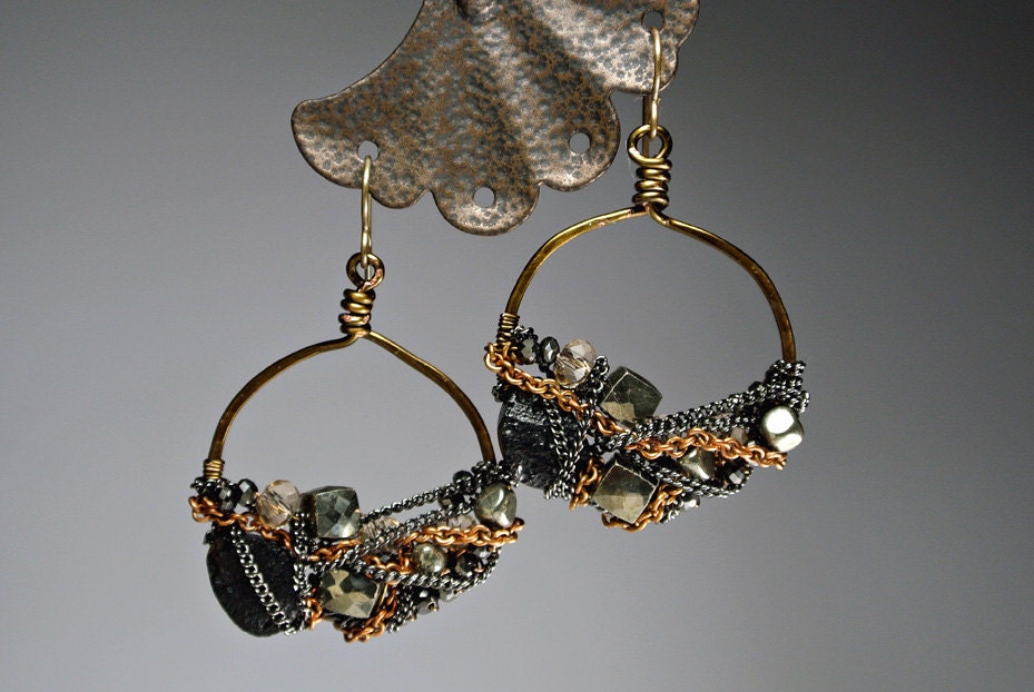 Nested earrings in onyx and pyrite