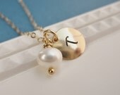 Personalized bridesmaids necklace, custom bridesmaids jewelry, gold disc initial necklace, freshwater pearl, wedding party gift