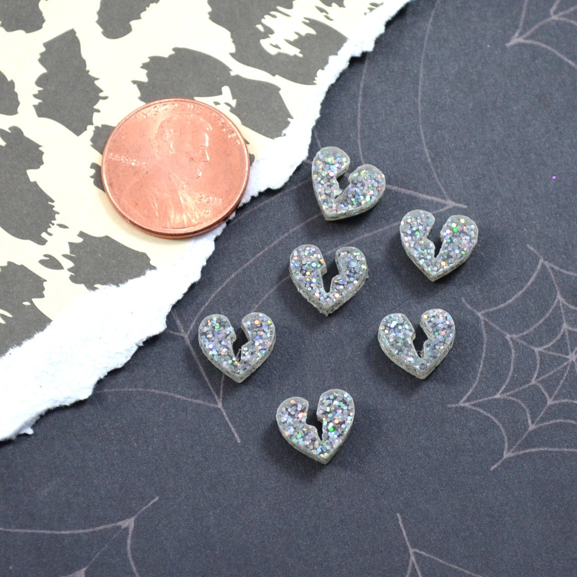 SNOWFLAKE BROKEN HEARTS - Set of 6 Glitter Cabochons in Laser Cut Acrylic