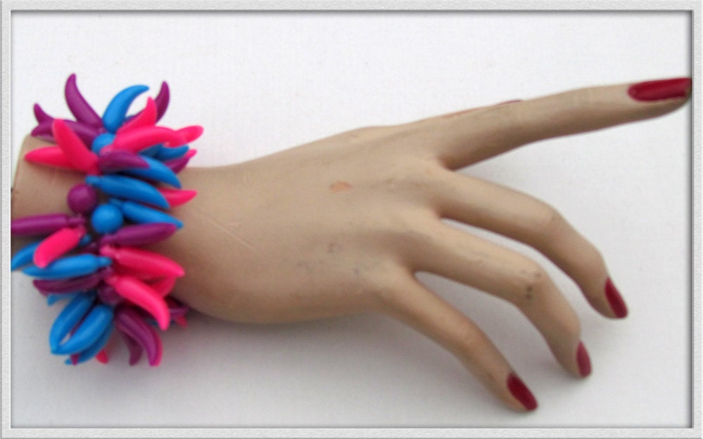 Vintage wild purple chili pepper colorful cha cha plastic charm Bracelet