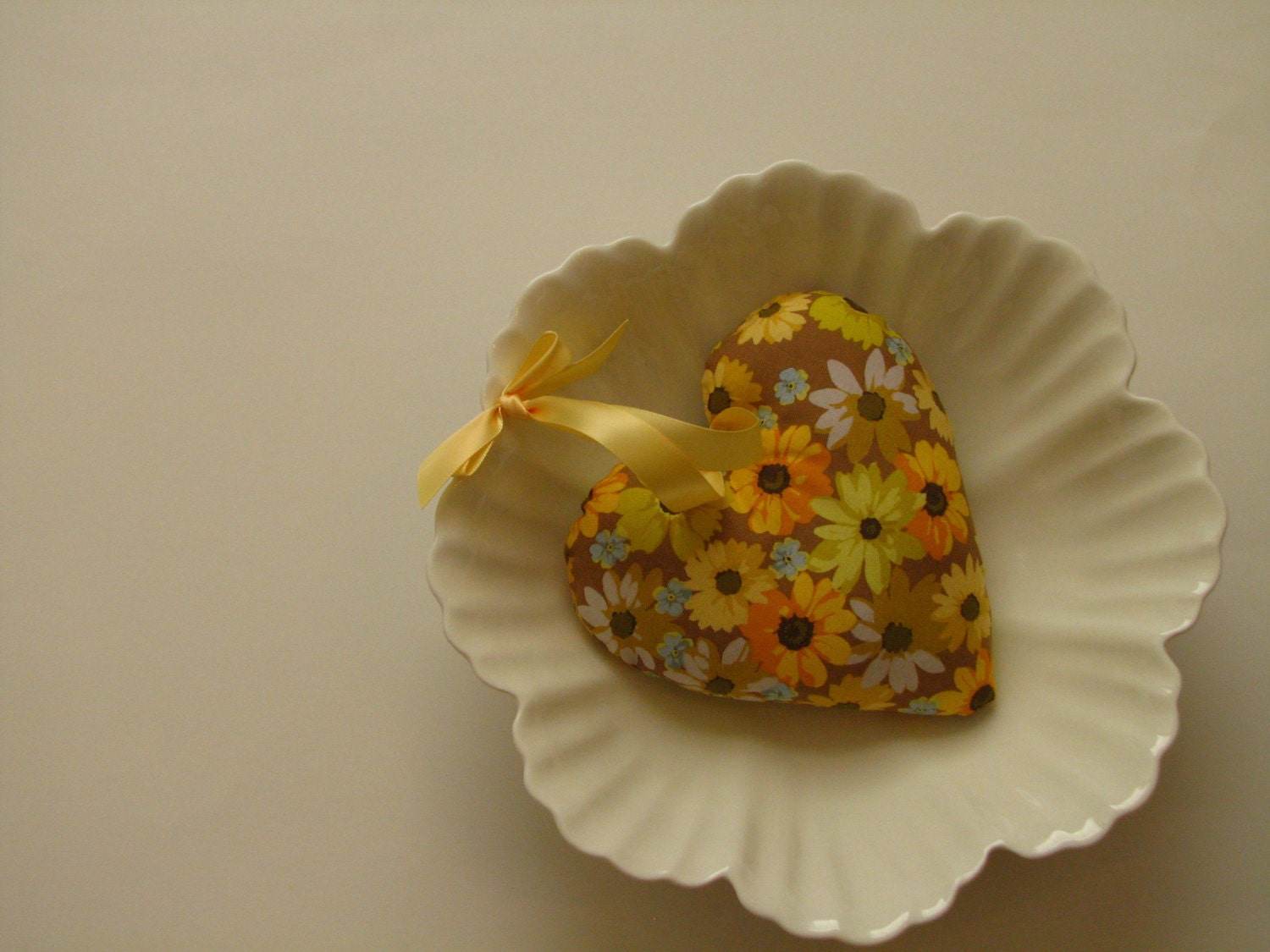 Handmade Fabric Heart Ornament - Daisies
