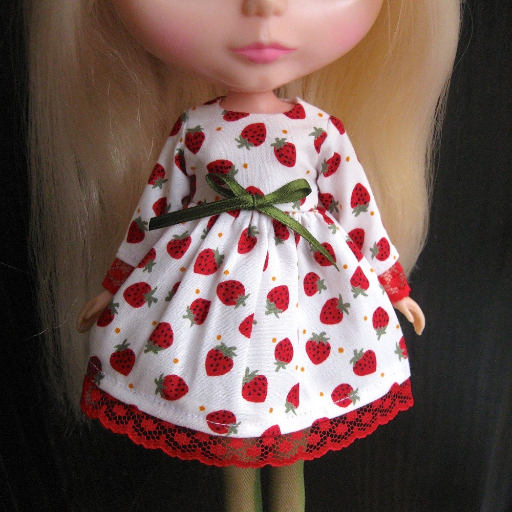 ooak strawberry dress for blythe
