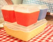 PYREX Set of 4 Refrigerator Dishes with Lids - 8 Pieces - Yellow and Blue and Red - PRIMARY COLORS Pattern - 1950s