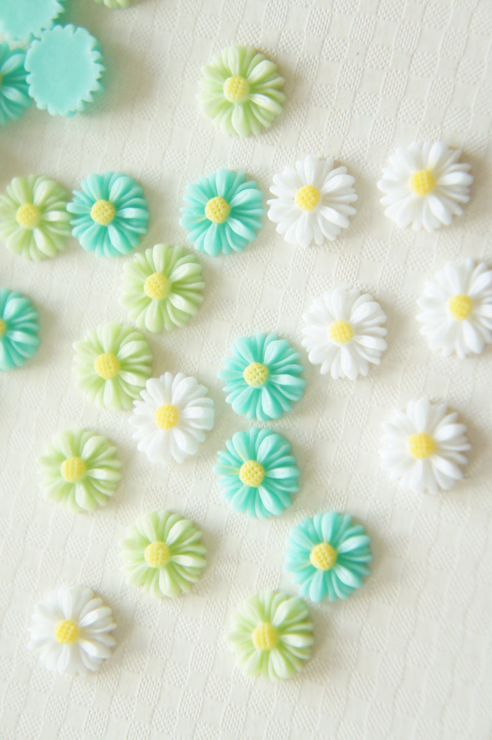 12 pcs Matt Flower Cabochon (13mm) FL325