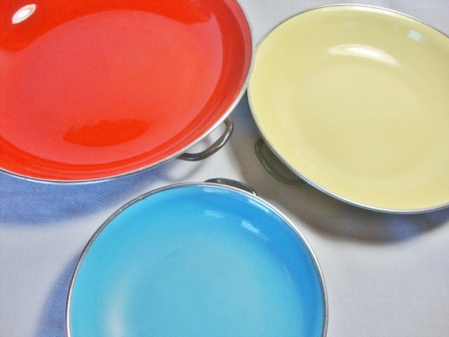 3 vintage retro metal enamel pan bowls