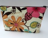 Daytripper Makeup Bag in Cream Floral Charm