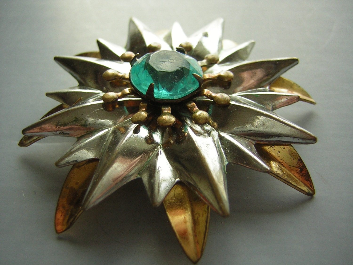 Vintage 40s Brooch Pin - Unsigned 2 Tone Gold & Silver Dandelion - Deep Aqua Center Rhinestone