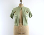 50% off Shop Closing Sale Vintage Sweater . 50s Sweater . Moss Green . Arrow Head Sweater . Short Sleeve