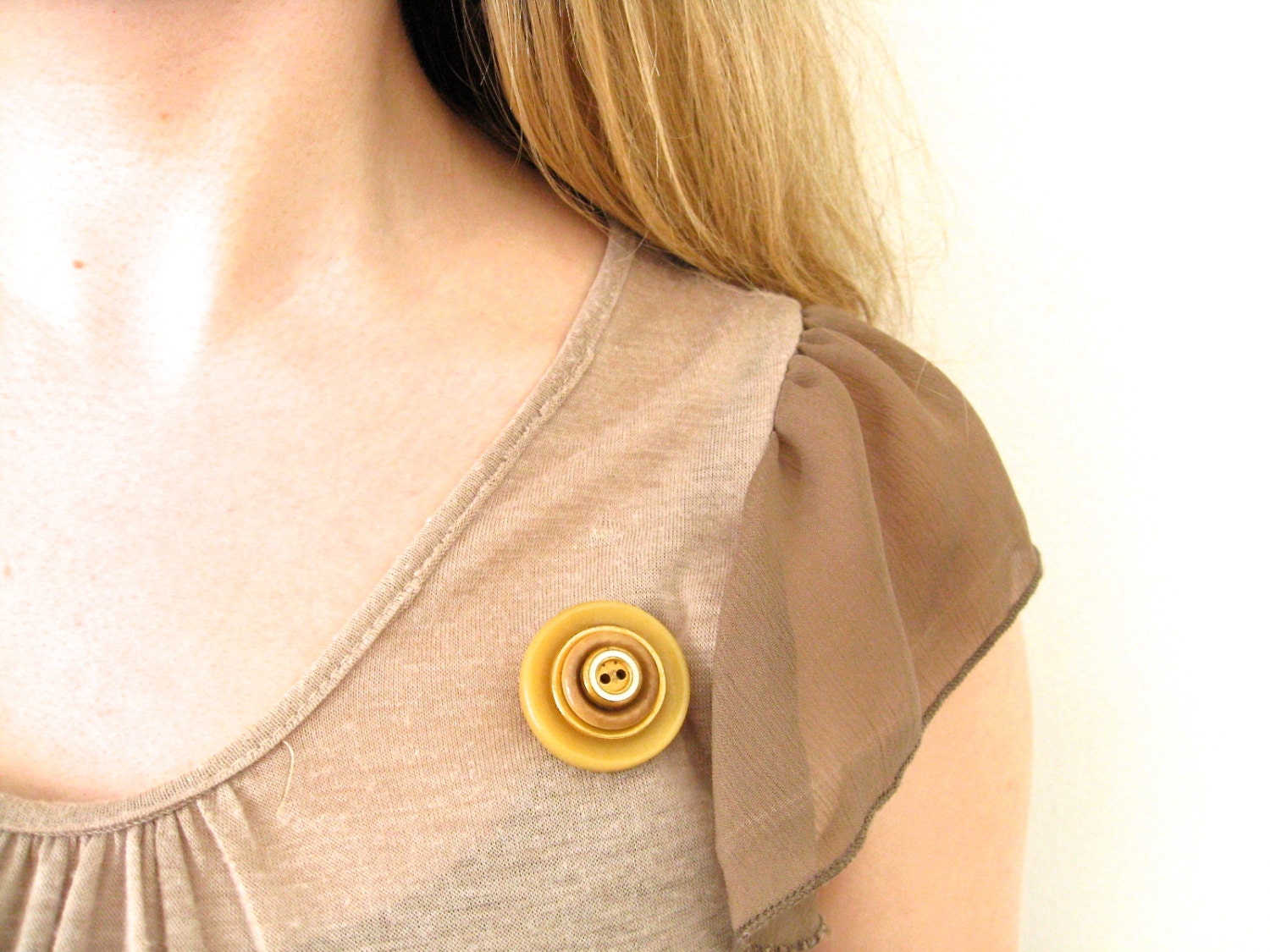 Brooch Pin Sandy Beach Golden Yellow Vintage Buttons