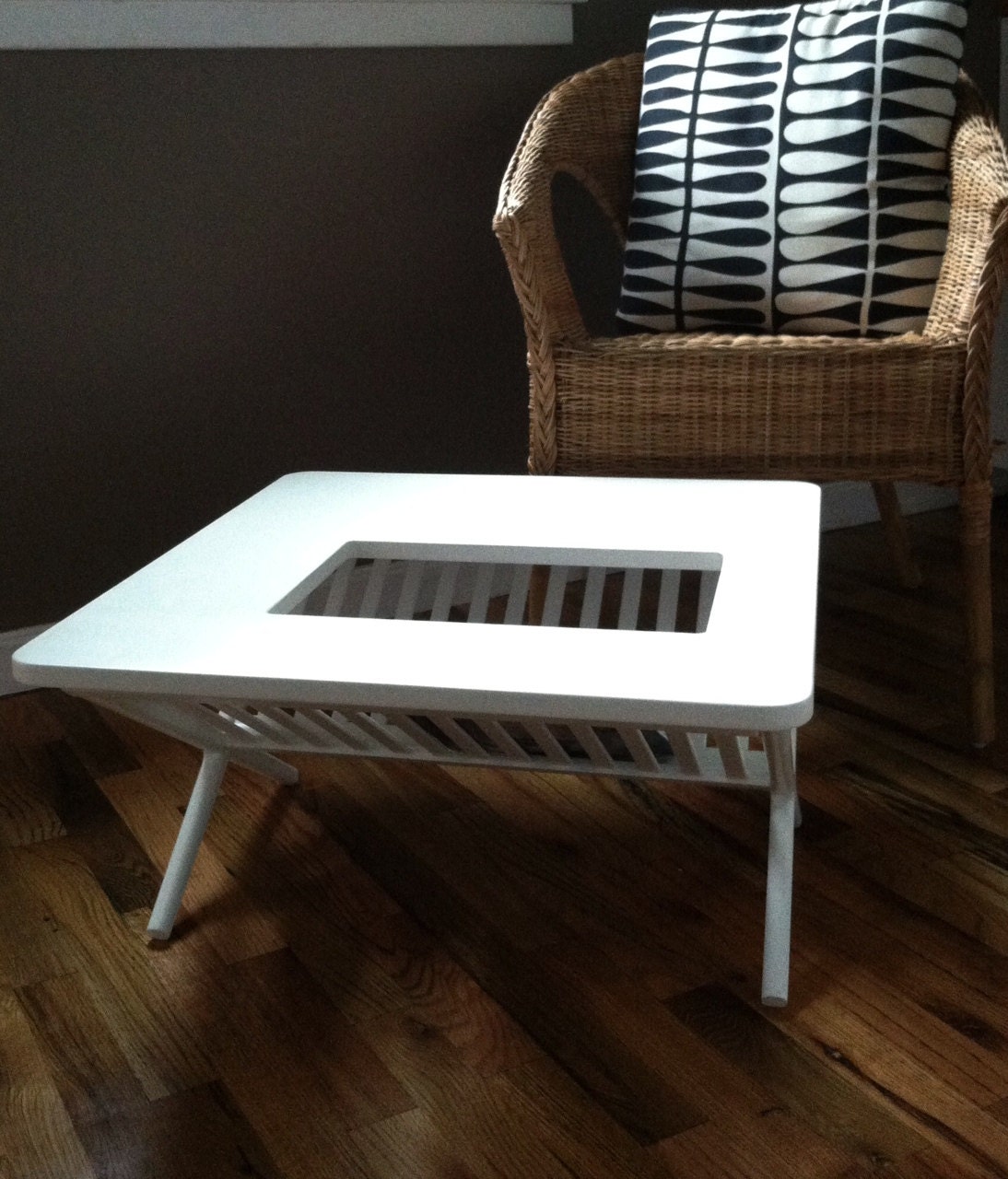 Magazine Rack Coffee Table, White, Modern Mid Century Style, Solid wood