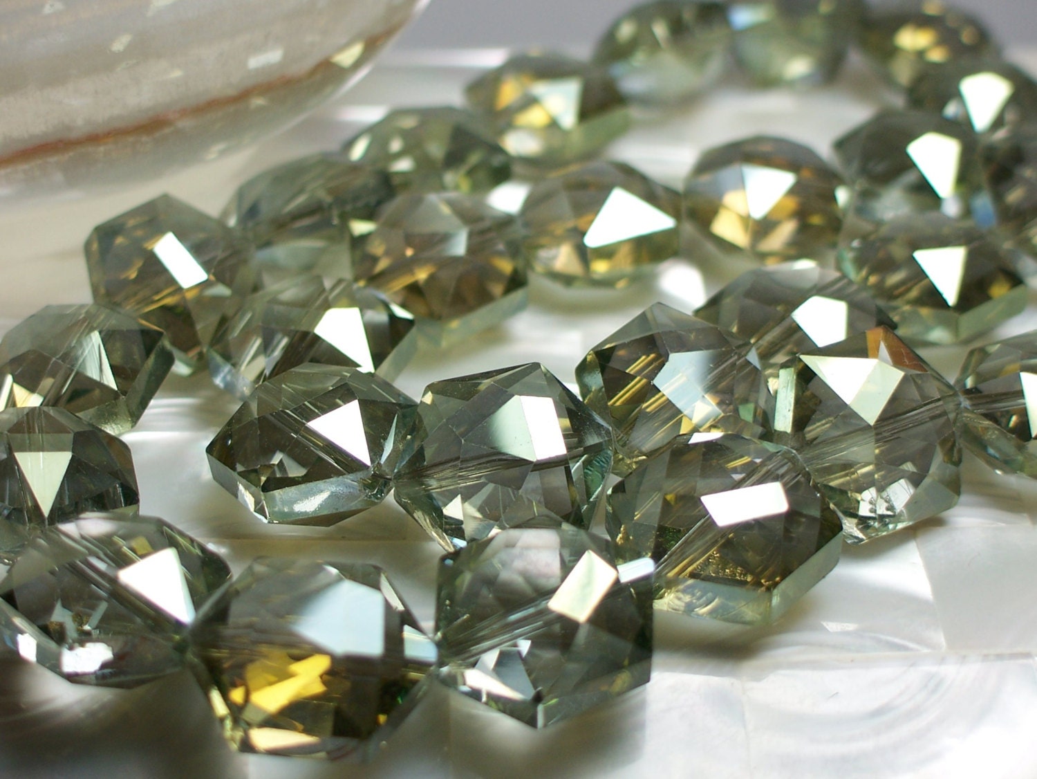 Beads Glass Hexagon shape Fern Green 1/2 strand 16 pcs