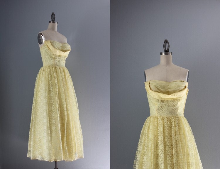 1950s Prom Dress / Vintage 50s Lace Shelf Bust Formal / Fifties Strapless Dress