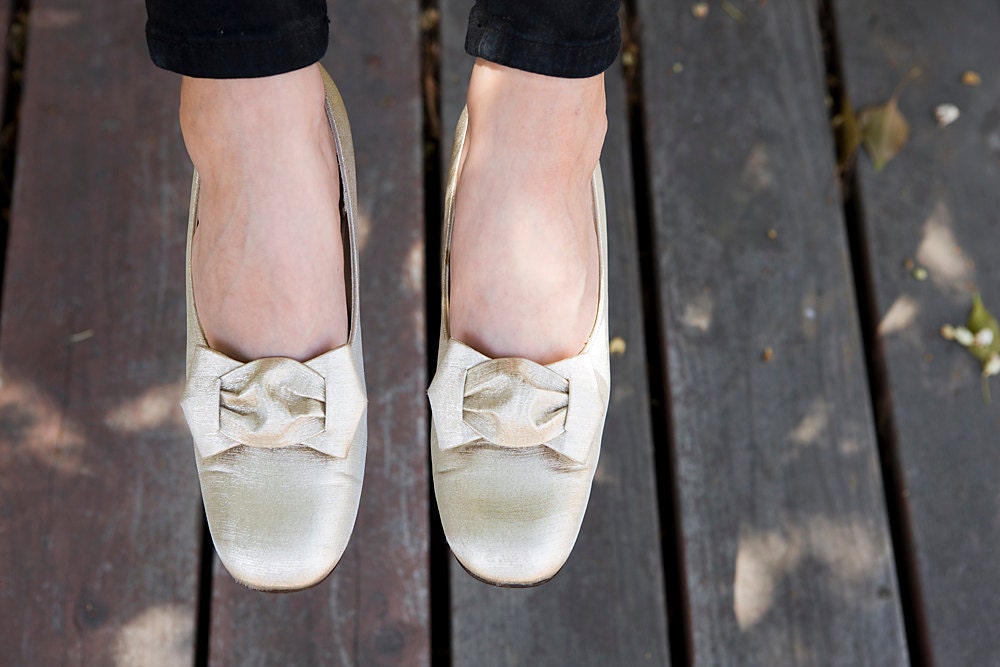 Thom McAn 1960's GOLD Heels With Bow 8 1/2 -9