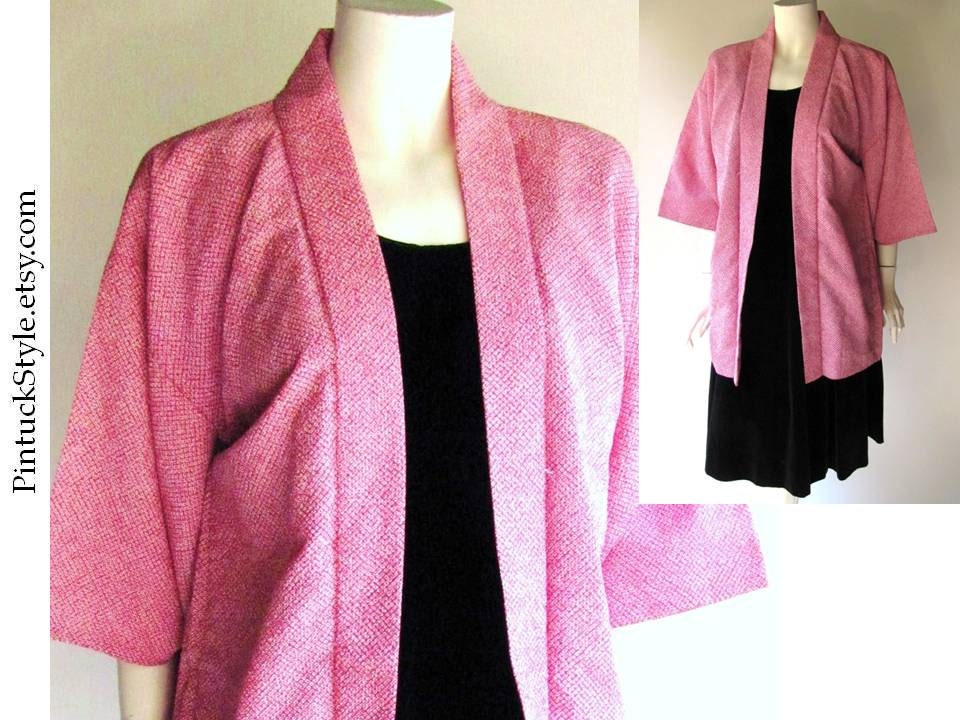 SALE. Vintage Haori or short Kimono in a Dark Pink, puckered fabric, ONE size,  Large - pintuckstyle
