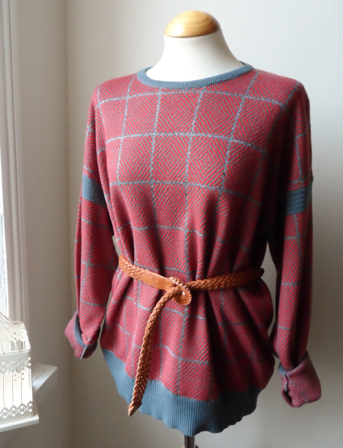 Vintage Decorative Patterned Sweater in Red and Grey / Retro / Boho / Size M L