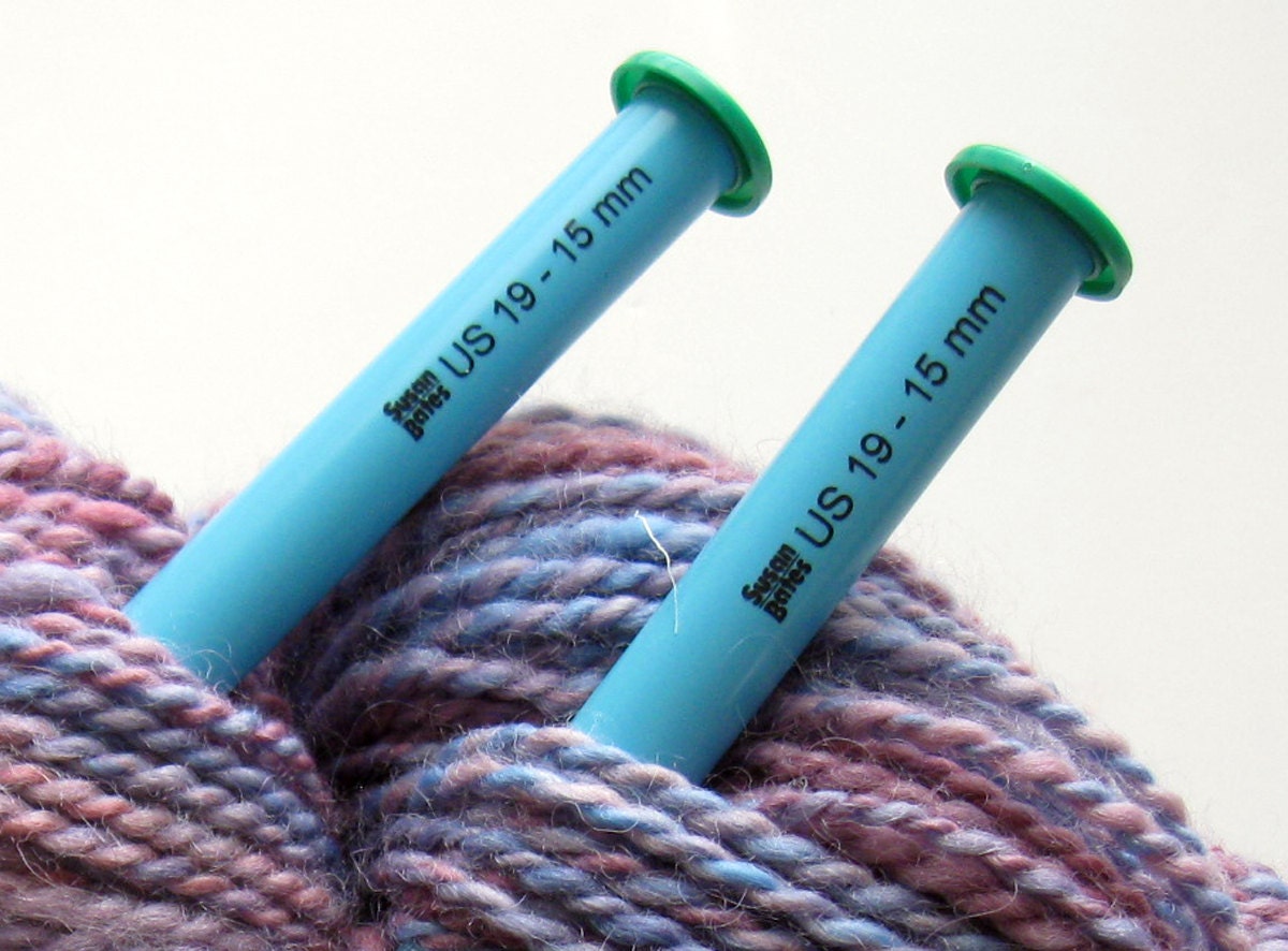 US 19 Straight Knitting Needles - Susan Bates 10" lightweight and smooth plastic (15mm)