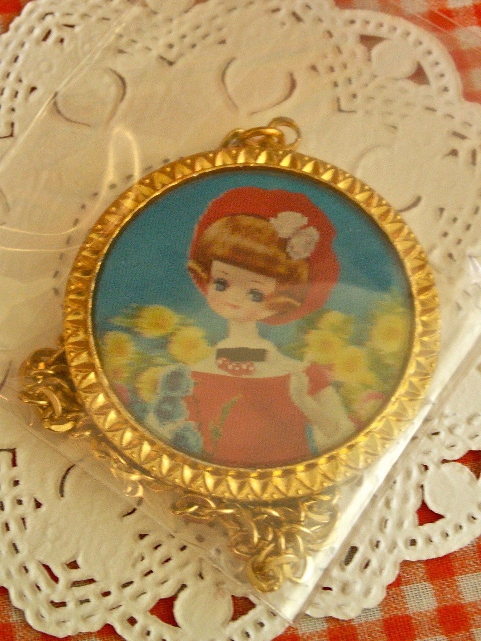 Vintage Japan Ayumi Uyama Pose Doll 3D Necklace Pendant Red Lady