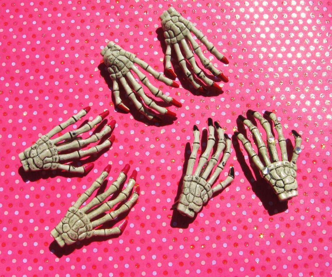 Zombie Girly Skeketon Hand Clip
