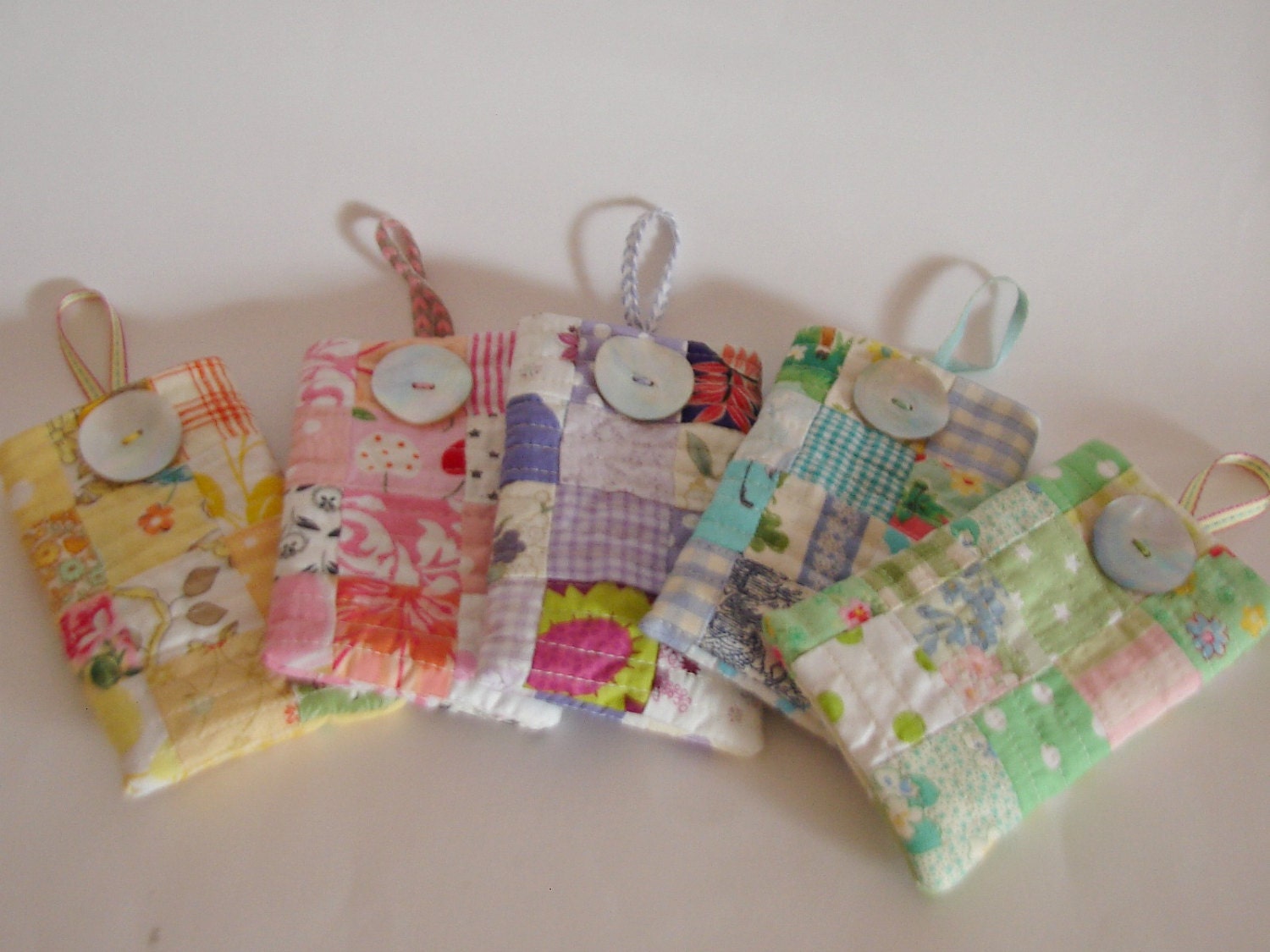 Gadget sleeves iphone 3,4,5 , ipod blackberry listing for 1 colour