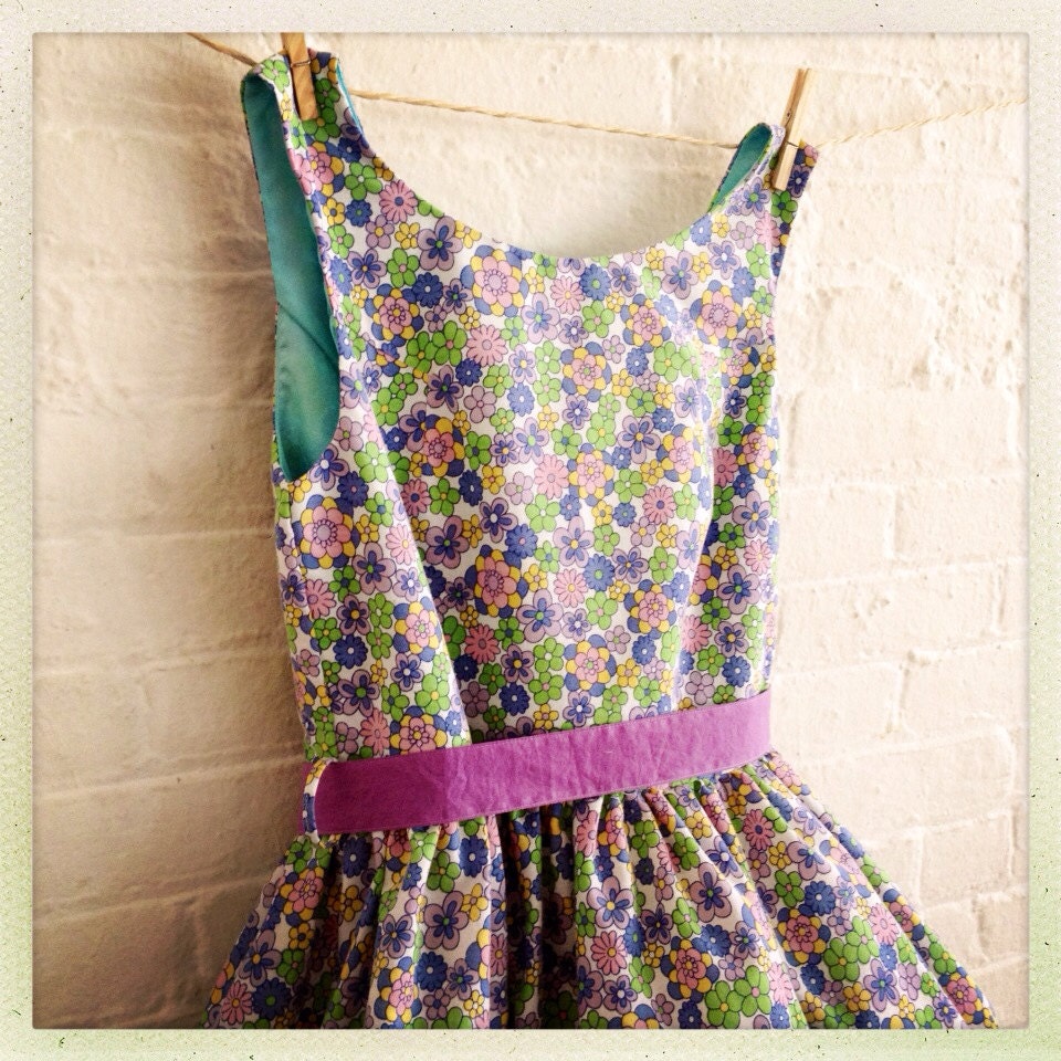 Little mod flowers...Tea Dress