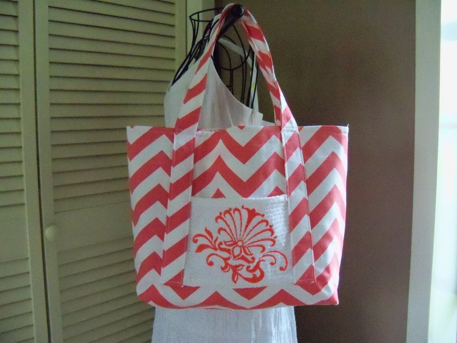 Coral and White Chevron Sea Shell Designed Large Beach Tote Shoulder Bag Purse Handbag
