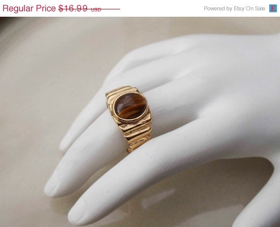 Summer Sale Vintage Park Lane Catseye gold toned ring size 9