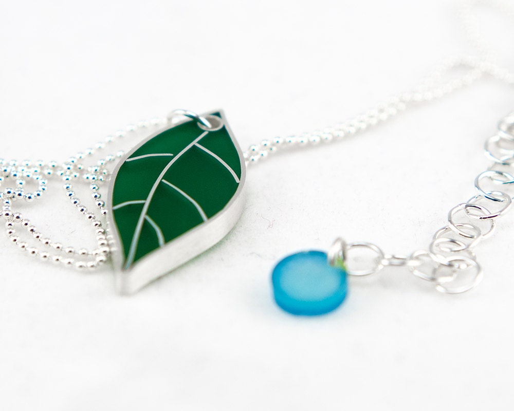 Leaf necklace in green resin and sterling silver Spring