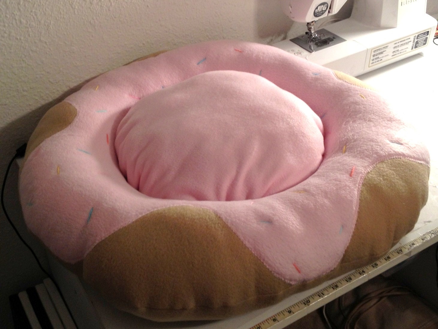 Frosted Donut Pet Bed