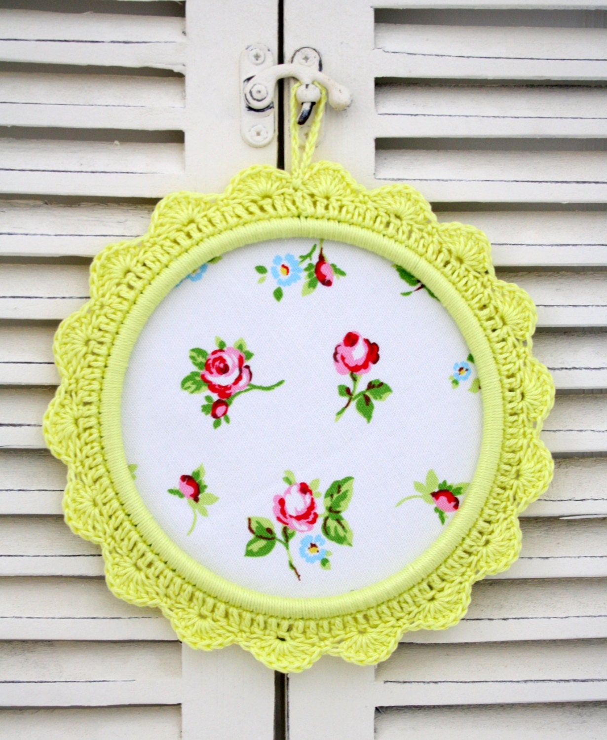 Crochet flower frame