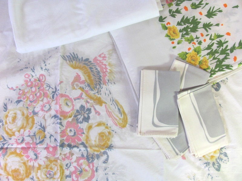 Instant collection .. vintage kitchen linens // napkins and tablecloths // 1950s
